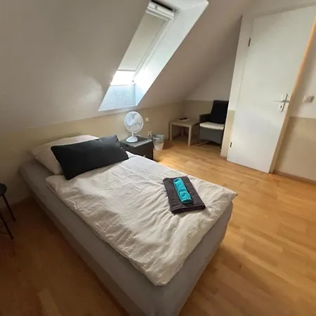 Einzelzimmer-bad, Kuehlschrank-tv-15 ゲストハウス