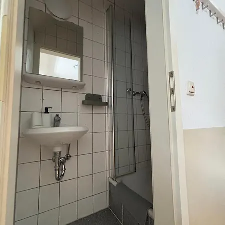Einzelzimmer-bad, Kuehlschrank-tv-15 ゲストハウス Meine