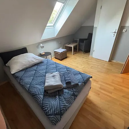 Einzelzimmer-bad, Kuehlschrank-tv-15 Meine