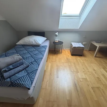 Einzelzimmer-bad, Kuehlschrank-tv-15