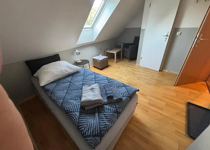 Einzelzimmer-bad, Kuehlschrank-tv-15 Meine