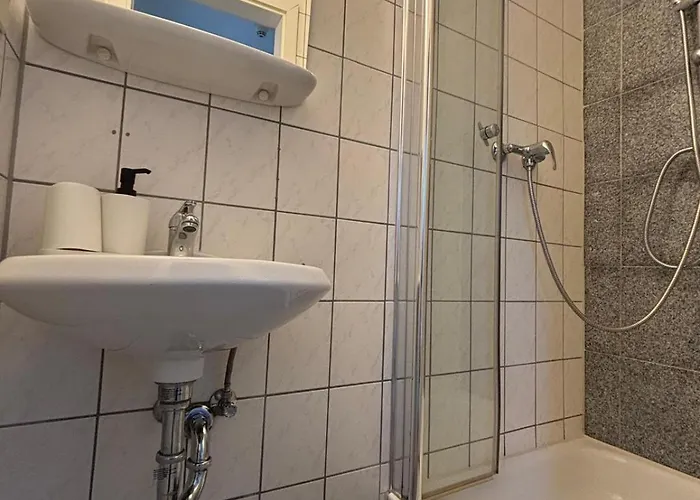 Einzelzimmer-bad, Kuehlschrank-tv-15 Gasthuis 3*